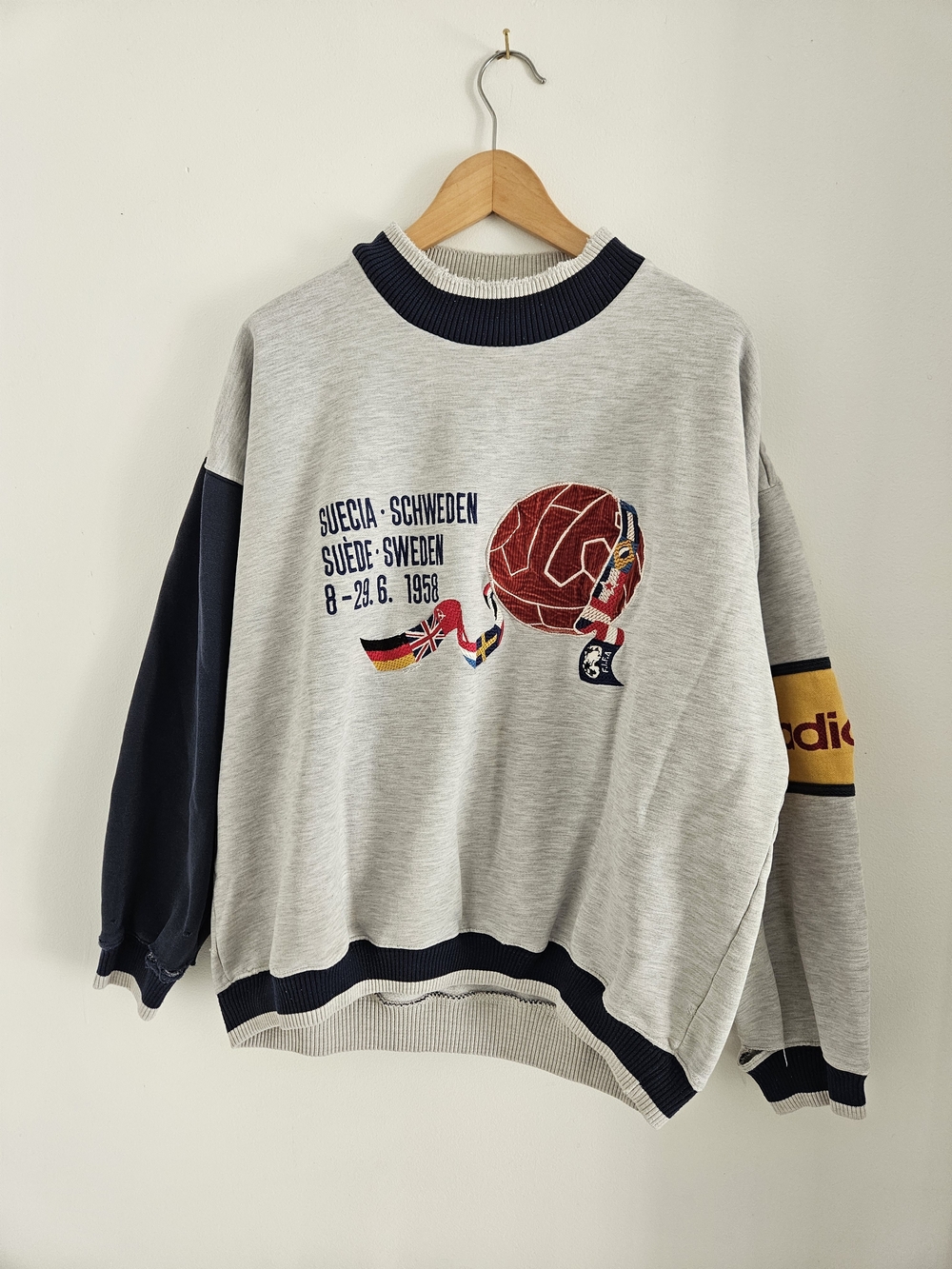 Vintage Adidas World Cup Sweater Mens Large Team Sweden 1958